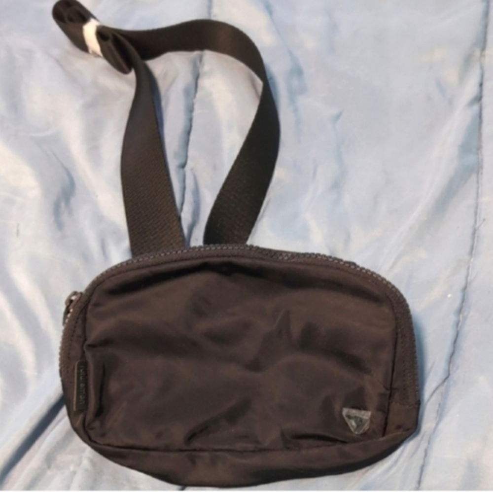 NWOT Lululemon Black Crossbody Bag/Pouch